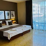 Hotel Queen Nelly 4*