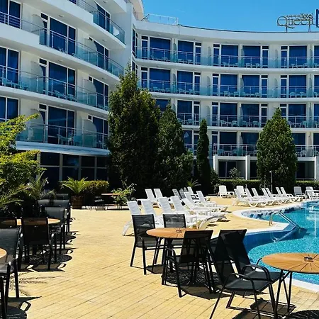 Queen Nelly Primorszko