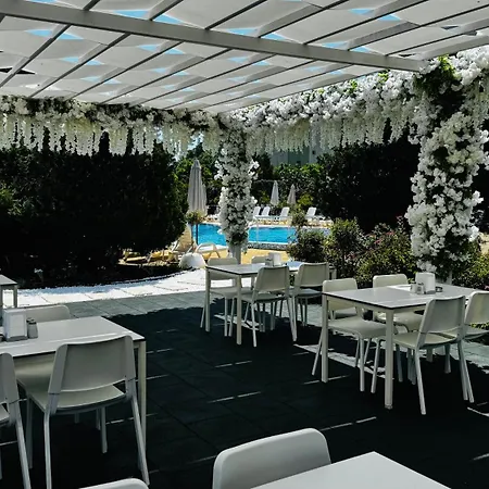 Hotel Queen Nelly 4*