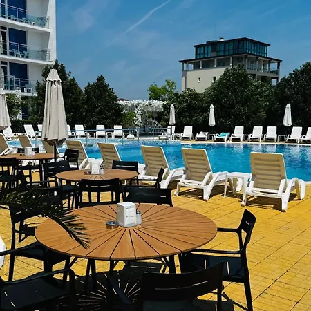 Queen Nelly Hotel 4*