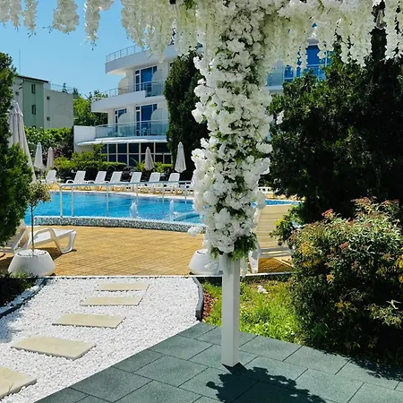 Hotel Queen Nelly 4*
